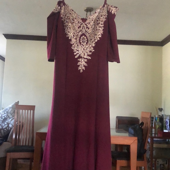 Holiday elegant Formal Party Dress or Gown. Floor length - Picture 2 of 9